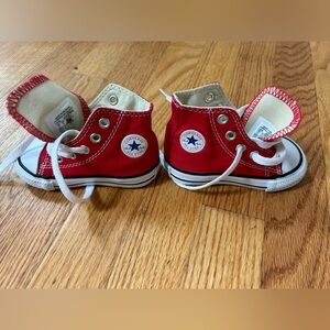 Converse kids chuck taylors shoes never worn size children’s 4